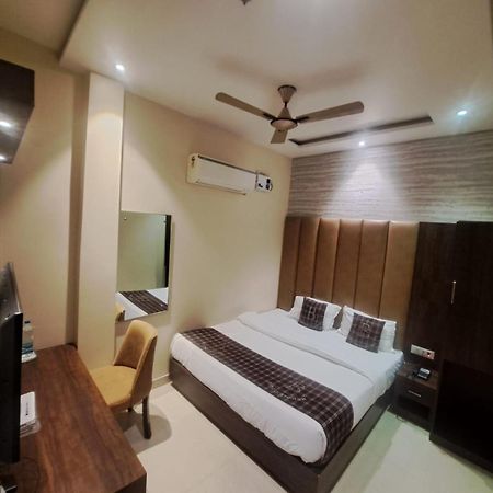 Hotel Blossom Inn Amritsar Exterior photo