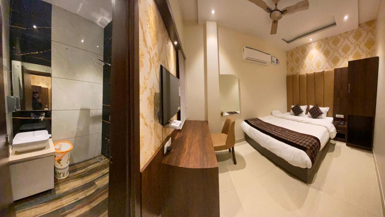 Hotel Blossom Inn Amritsar Exterior photo