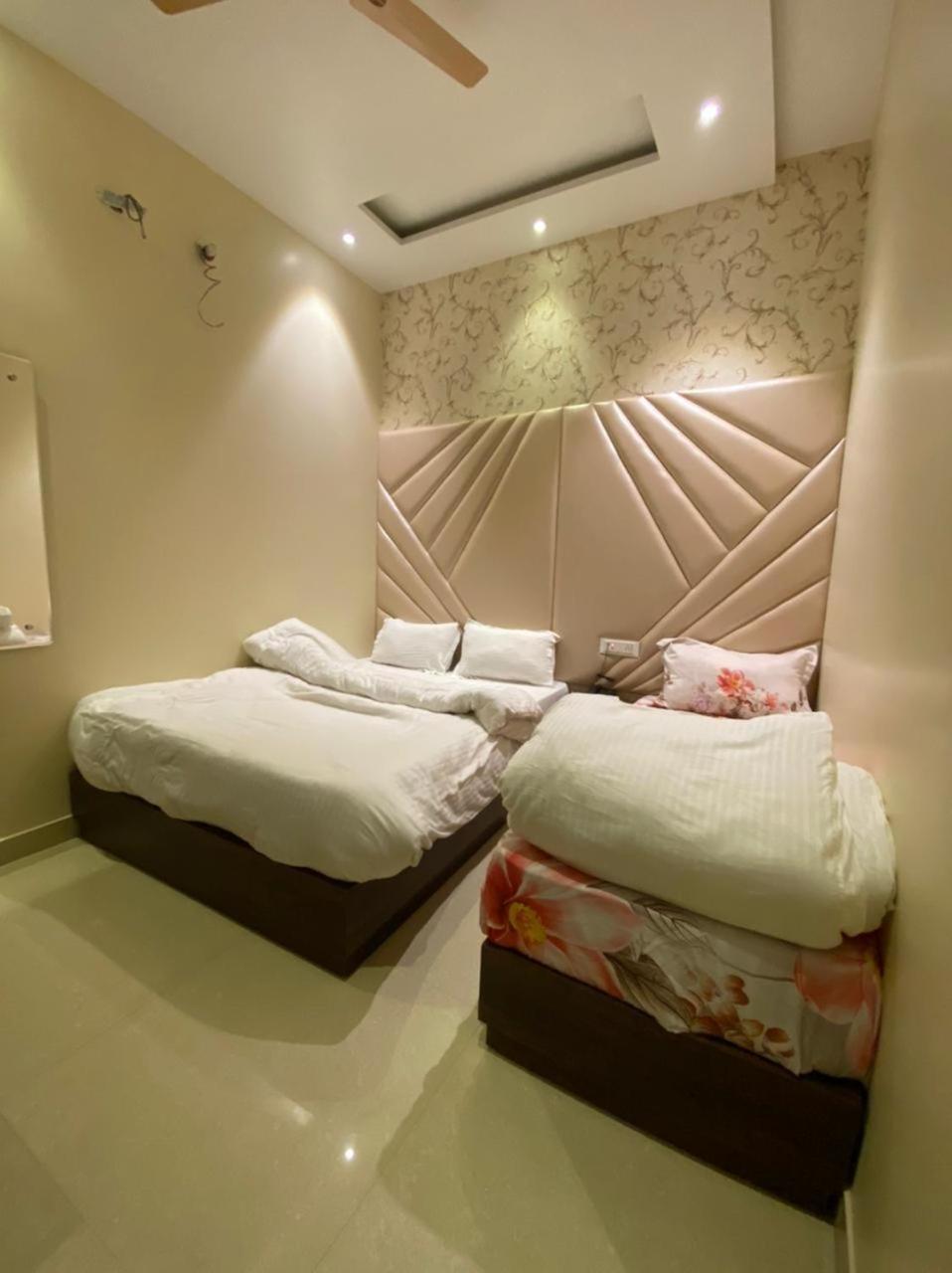 Hotel Blossom Inn Amritsar Exterior photo