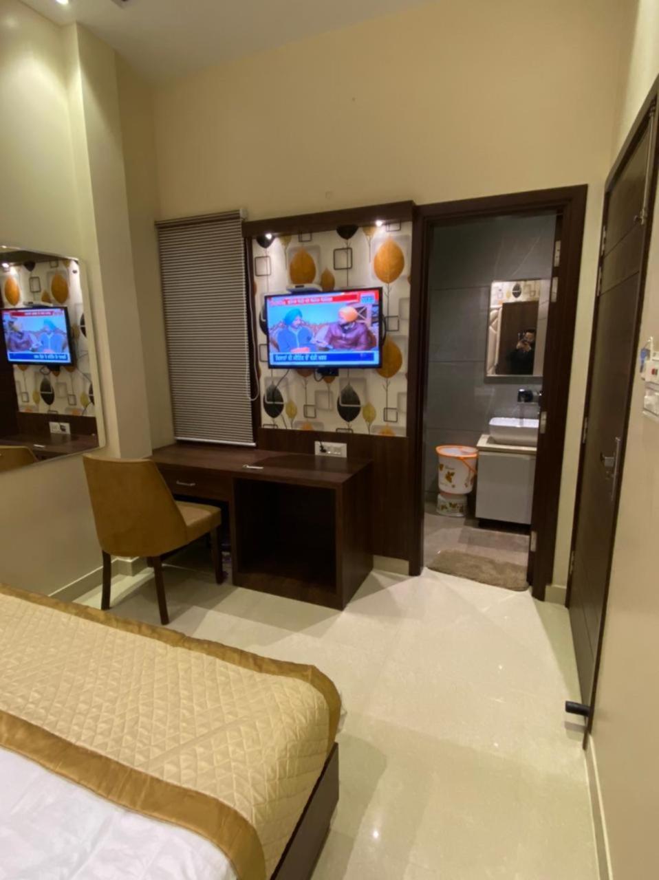 Hotel Blossom Inn Amritsar Exterior photo
