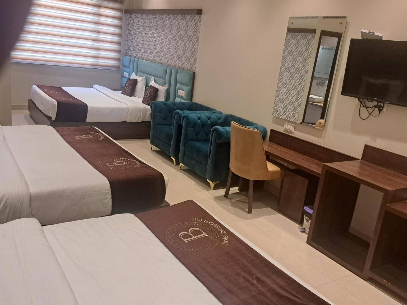 Hotel Blossom Inn Amritsar Exterior photo