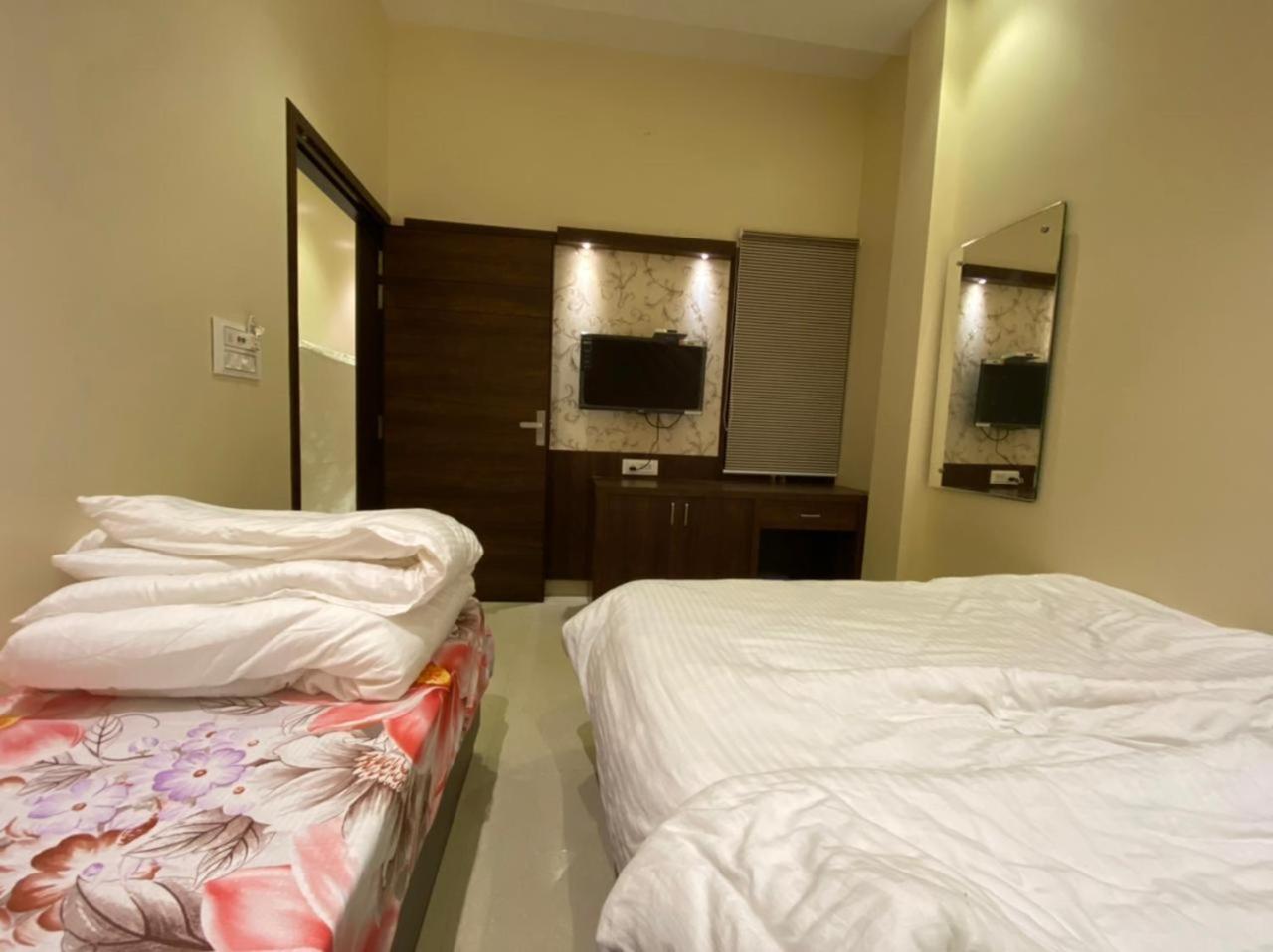 Hotel Blossom Inn Amritsar Exterior photo