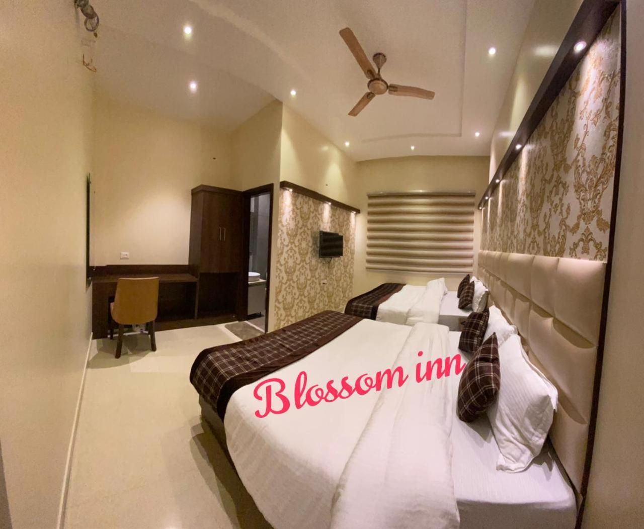Hotel Blossom Inn Amritsar Exterior photo