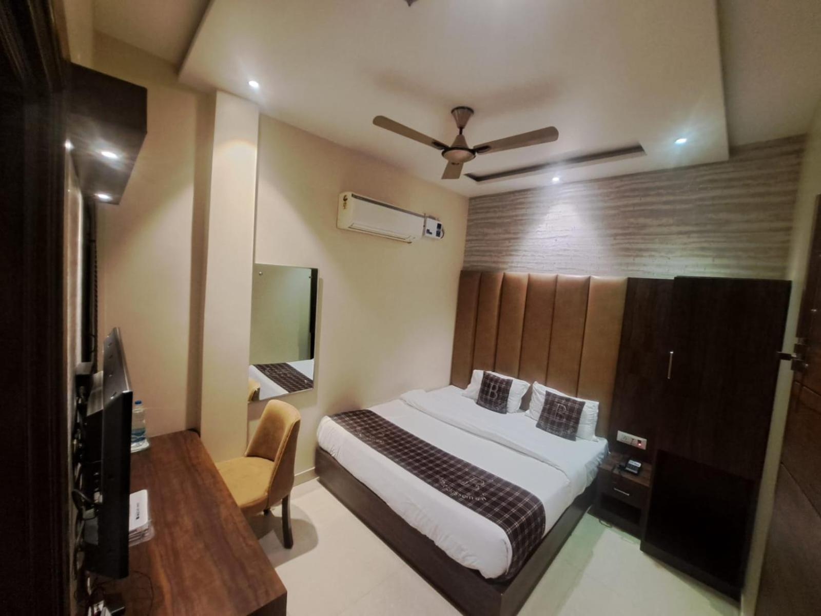 Hotel Blossom Inn Amritsar Exterior photo